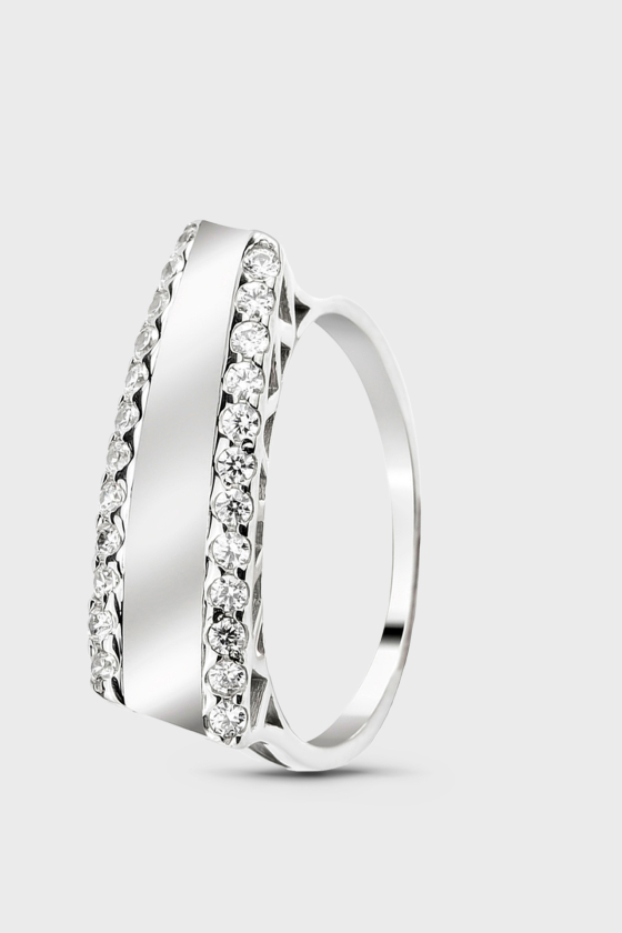 Серебряное кольцо с фианитами <span>ФК052</span>
