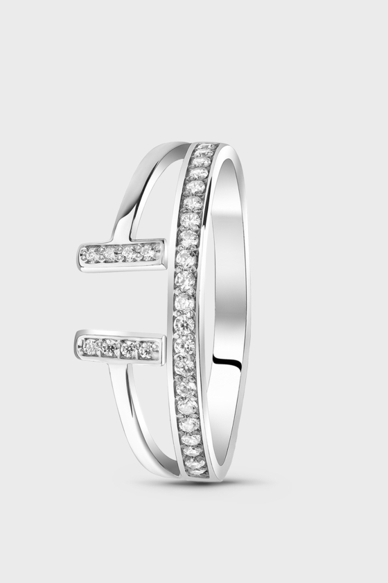 Серебряное кольцо с фианитами <span>БК9510</span>