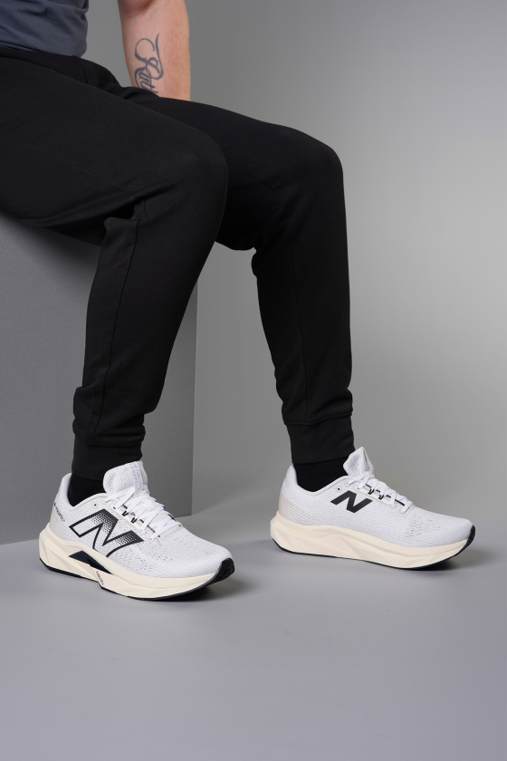 Кроссовки мужские New Balance FuelCell Propel V5 <span>MFCPRCW5</span>