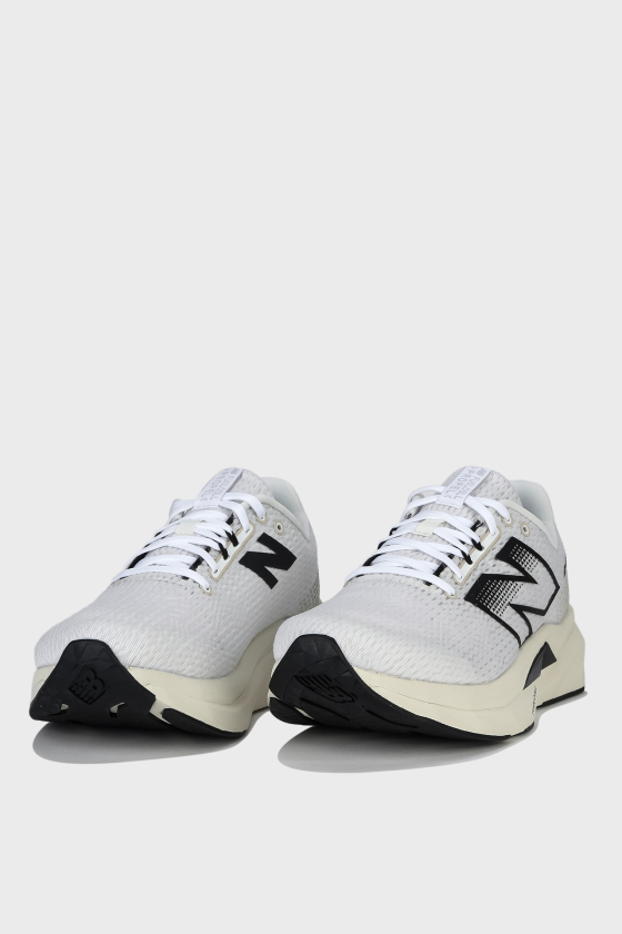 Кроссовки мужские New Balance FuelCell Propel V5 <span>MFCPRCW5</span>